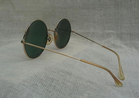 แว่นตาเฟรนช์โกลฟิลด์ 14 K ยุค '60s โมเดลอาร์ติสท์ 'หยดน้ำกลม - จอห์น เลนนอน' ไซซ์หยดน แว่นตาเฟรนช์โกลฟิลด์ 14 K ยุค '60s โมเดลอาร์ติสท์ 'หยดน้ำกลม - จอห์น เลนนอน' ไซซ์หยดน
