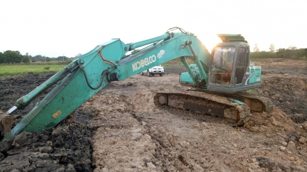 ขายด่วน KOBELCO SK200 YN12 รถใช้งานปกติ ไฟฟ้าสมบูรณ์ ช่วงล่างสวย เอกสารเล่มทะเบียน สนใจสอบถาม 093-0764943 088-3223272 K ตั้ม