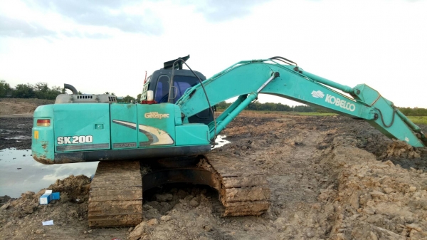 ขายด่วน KOBELCO SK200 YN12 รถใช้งานปกติ ไฟฟ้าสมบูรณ์ ช่วงล่างสวย เอกสารเล่มทะเบียน สนใจสอบถาม 093-0764943 088-3223272 K ตั้ม