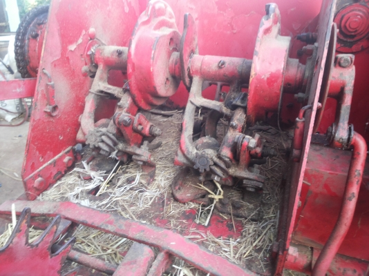 ขายตามสภาพเครื่องอัดฟางจอนเลเบอร์ใช้งานได้เลย ขายตามสภาพเครื่องอัดฟางจอนเลเบอร์ใช้งานได้เลย