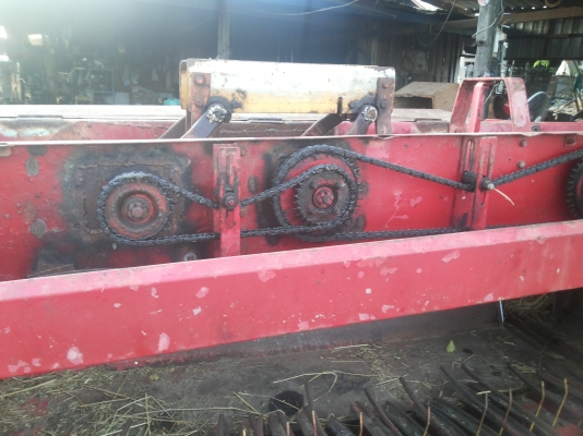 ขายตามสภาพเครื่องอัดฟางจอนเลเบอร์ใช้งานได้เลย ขายตามสภาพเครื่องอัดฟางจอนเลเบอร์ใช้งานได้เลย