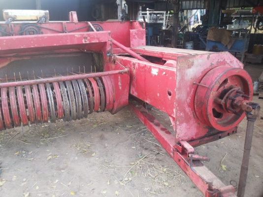 ขายตามสภาพเครื่องอัดฟางจอนเลเบอร์ใช้งานได้เลย ขายตามสภาพเครื่องอัดฟางจอนเลเบอร์ใช้งานได้เลย