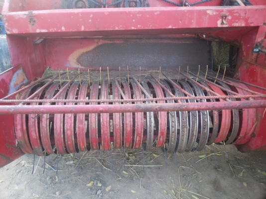 ขายตามสภาพเครื่องอัดฟางจอนเลเบอร์ใช้งานได้เลย ขายตามสภาพเครื่องอัดฟางจอนเลเบอร์ใช้งานได้เลย