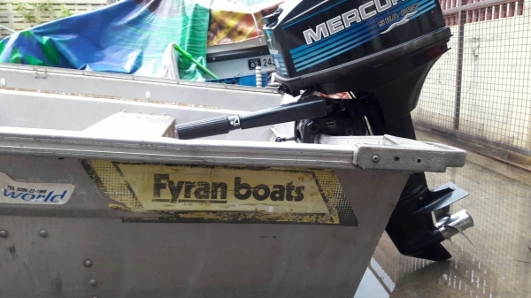 ขาย เรือปิเนียม 12 ฟุต พร้อมเครื่องเมอคิวรี่ 15 แรง เก่าญี่ปุ่น เรือมีรอยเชื่อมนิดหน่อยนะคะตามรูปเลย (เชื่อมมาจากญี่ปุ่น ) ราคา 55,000