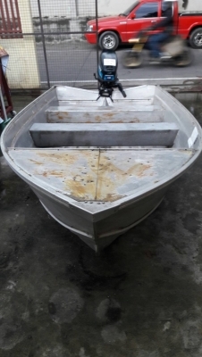 ขาย เรือปิเนียม 12 ฟุต พร้อมเครื่องเมอคิวรี่ 15 แรง เก่าญี่ปุ่น เรือมีรอยเชื่อมนิดหน่อยนะคะตามรูปเลย (เชื่อมมาจากญี่ปุ่น ) ราคา 55,000