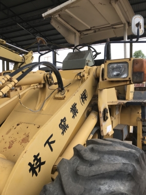 Komatsu WA100-1มือสองนำเข้าจากญี่ปุ่น ยางสวย ยังไม่ผ่านการใช้งานในไทย สนใจติดต่อ0813553478