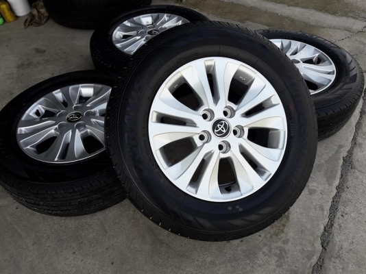 ล้อแม็กป้ายแดง revo 16"&times;6"  พร้อมยางปี17 สนใจติดต่อร้าน ก.เจริญการยางครับ 081-3747940