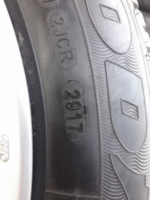 ขายล้อแม็กป้ายแดง honda jazz 15"  พร้อมยางปี17 สนใจติดต่อร้าน ก.เจริญการยางครับ 081-3747940