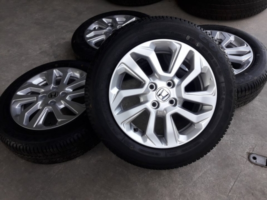 ขายล้อแม็กป้ายแดง honda jazz 15"  พร้อมยางปี17 สนใจติดต่อร้าน ก.เจริญการยางครับ 081-3747940