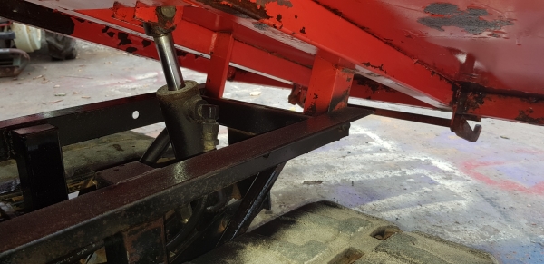 รถแทรคยางการเกษตร ยกดั้มด้วยให้ดรอลิค พร้อมใช้งาน รหัสสินค้า H1 - 5 รถแทรคยางการเกษตร ยกดั้มด้วยให้ดรอลิค พร้อมใช้งาน รหัสสินค้า H1 - 5