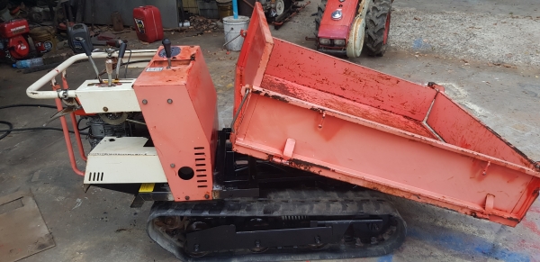 รถแทรคยางการเกษตร ยกดั้มด้วยให้ดรอลิค พร้อมใช้งาน รหัสสินค้า H1 - 5 รถแทรคยางการเกษตร ยกดั้มด้วยให้ดรอลิค พร้อมใช้งาน รหัสสินค้า H1 - 5