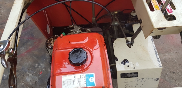 รถแทรคยางการเกษตร ยกดั้มด้วยให้ดรอลิค พร้อมใช้งาน รหัสสินค้า H1 - 5 รถแทรคยางการเกษตร ยกดั้มด้วยให้ดรอลิค พร้อมใช้งาน รหัสสินค้า H1 - 5