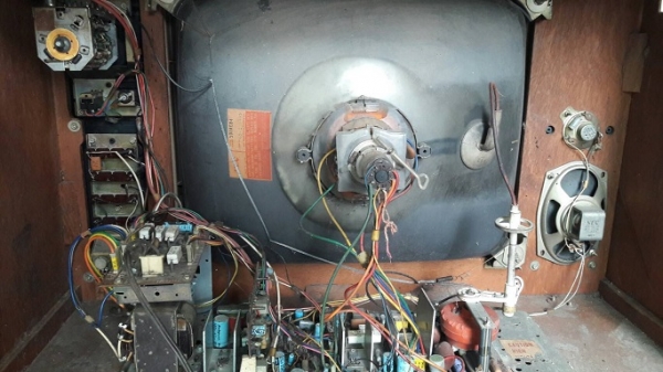 ขายทีวีเก่าโบราณขาเหลา