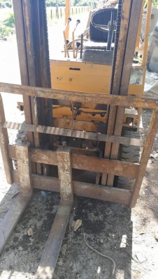 65,000บ.โทร 083-2000058 LINE ID: line832923 รถโฟล์คลิฟท์ยกของยี่ห้อ KOMATSU ขนาด 1.5 ตัน ยกสูง 4 ม. 