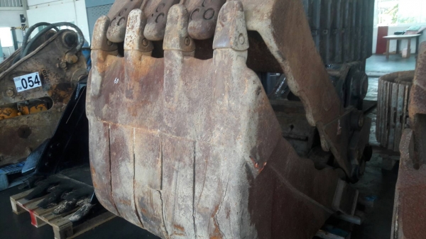 บุ้งกี๋  แบบงับได้  ใช้งานได้หลายแบบ  สำหรับ รถขุด 120 ขายราคา 22,000บาท  และขนาดรถขุด 200 ขายราคา 30,000 บาท