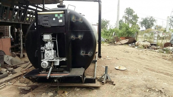 ถังน้ำมันพร้อมตู้จ่าย อยากได้แบบไหนเพิ่มเติม โทรสอบถามได้นะครับ ถังติดรถ วางพื้นก็มีครับ