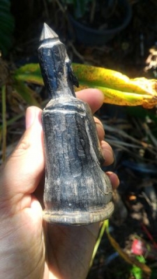 พระแกะสลักด้วยช่างฝีมือชาวลาว เนื้อทนสิทธิ์หายาก ปลุกเสกสายป่า หลังจารยันต์ มีอายุมากกว่า 80ปี น่าสะสม