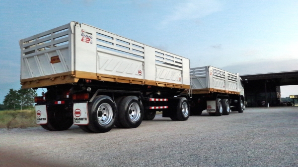 ขายครับ hino mega 344 แม่ลูกปี 56 รถสวยเดิมๆ พร้อมใช้งานรถสวยยางเต็มสีเดิมครับ ทำสีแค่ชายน้ำ