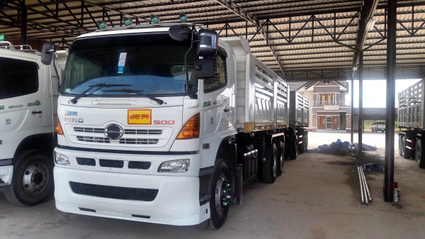 ขายครับ hino mega 344 แม่ลูกปี 56 รถสวยเดิมๆ พร้อมใช้งานรถสวยยางเต็มสีเดิมครับ ทำสีแค่ชายน้ำ