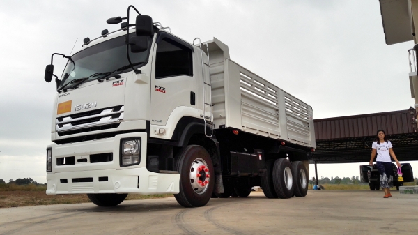 ขายครับ hino mega 344 แม่ลูกปี 56 รถสวยเดิมๆ พร้อมใช้งานรถสวยยางเต็มสีเดิมครับ ทำสีแค่ชายน้ำ