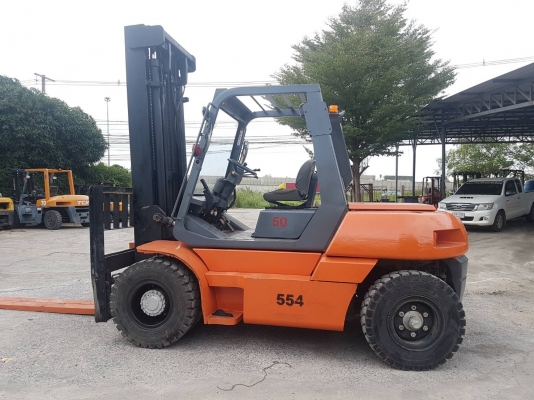 รถยก 5.0 ตัน เสายกสูง 4.0 เมตร งาเลื่อนซ้าย-ขวาอิสระ