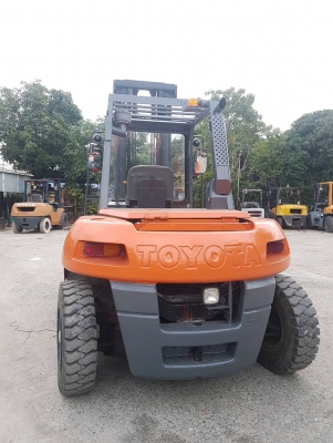 รถยก 5.0 ตัน เสายกสูง 4.0 เมตร งาเลื่อนซ้าย-ขวาอิสระ รถยก 5.0 ตัน เสายกสูง 4.0 เมตร งาเลื่อนซ้าย-ขวาอิสระ