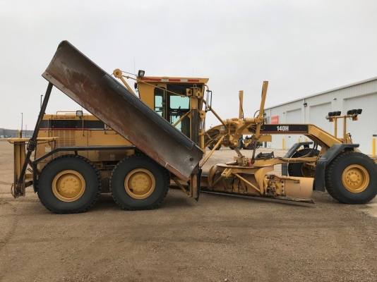 รถเกรด CAT 140H #2ZK025xx สนใจสอบได้ที่ 098-2492100 ภัทร