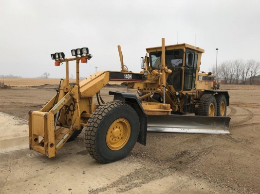 รถเกรด CAT 140H #2ZK025xx สนใจสอบได้ที่ 098-2492100 ภัทร