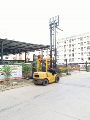 ขายรถยกโฟร์คลิฟท์ยี่ห้อTCM 2.5ตัน ดีเซล เสาสูง5เมตร