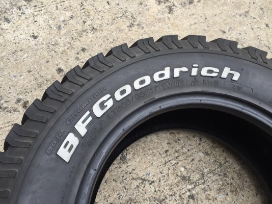 BF All-Terrain 265/65/17 ปี15 ดอกเต็มมาก สวยกริ๊บๆ4เส้น