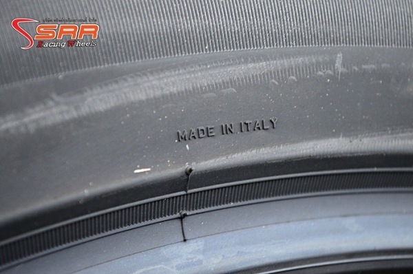 Pirelli P ZERO 295/40ZR21 MADE IN ITALY เส้นละ 21,000 บาท Pirelli P ZERO 295/40ZR21 MADE IN ITALY เส้นละ 21,000 บาท