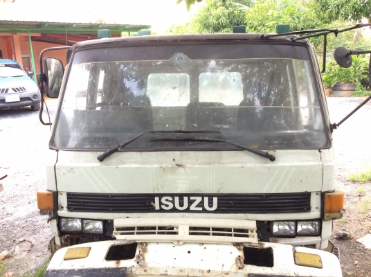 ขาย หัวสิบล้อ อีซูซุ  ร็อคกี้  สภาพเดิมๆ อุปกรณ์ครบ ยกใส่ได้เลย เบาะสวยไม่ขาด กระดูพื้นดี