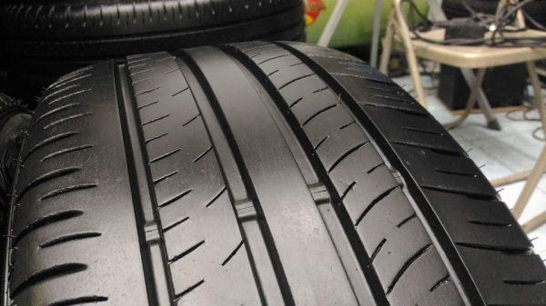 ยาง \% คัดสภาพ Dunlop Enasave EC300+  225 50 17 ผลิตปี 2016 ยางสวยทุกเส้น ดอกหนาๆ เนื้อนิ่มๆ  ขายถูก 4 เส้น  4,900.- NET *** ใส่ถ่วงฟรี รับบัตรเครดิต ส่งทั่วไทยค่ะ