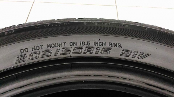 ยาง \% คัดสภาพ Dunlop LM704 205/55R16 ผลิตปี 2016 ยางสวยทุกเส้น ดอกหนาๆ ไม่คลื่น ไม่กินข้าง วิ่งต่อไ