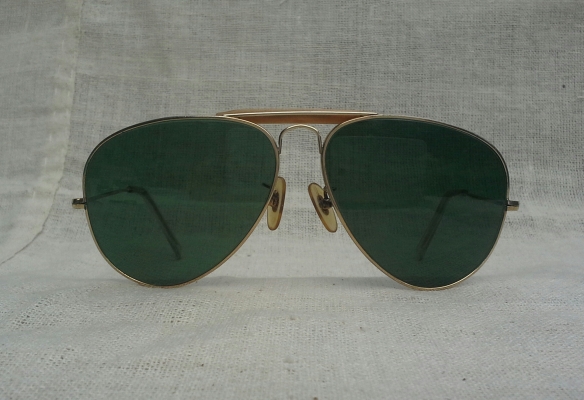 แว่นตาเฟรนช์โกลฟิลด์ 14 K ยุค '60s โมเดลคานหุ้มงา 'หยดน้ำตา - ผู้ชายกลางแจ้ง' หายาก ! แว่นตาเฟรนช์โกลฟิลด์ 14 K ยุค '60s โมเดลคานหุ้มงา 'หยดน้ำตา - ผู้ชายกลางแจ้ง' หายาก !