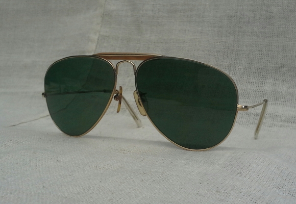 แว่นตาเฟรนช์โกลฟิลด์ 14 K ยุค &#039;60s โมเดลคานหุ้มงา &#039;หยดน้ำตา - ผู้ชายกลางแจ้ง&#039; หายาก !