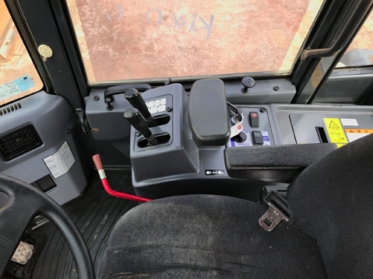 ขายรถตักล้อยาง KOMATSU WA320-5 แขนยาวพิเศษ รถนอกนำเข้าเองจากญี่ปุ่น สภาพสวยพร้อมใช้งาน มีVDOการทำงานครับ