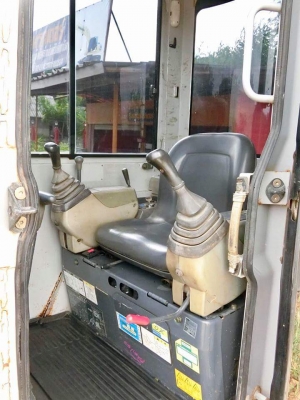 ขายรถขุด ยี่ห้อ: KOBELCO แบบ: 30SR-2   ราคา 490,000 บาท (ต่อรองได้)  ติดตั้งแอร์-ฟิล์ม-รถพร้อมลงงานได้ทันที คอนโทนสั้นปั้มนิ้ว เครื่อง3สูบ แทรกเหล็ก รถเก่านอกแท้ญี่ปุ่น  มีเอกสารใบอินวอย ไม่เคยใช้งานในไทย100\% รถพร้อมใช้งาน  สนใจโทร : 099-907-9273 กิ๊๊ฟ กม