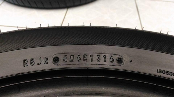 ยาง \% คัดสภาพ Dunlop Enasave EC300+  225 50 17 ผลิตปี 2016 ยางสวยทุกเส้น ดอกหนาๆ เนื้อนิ่มๆ  ขายถูก 4 เส้น  4,900.- NET *** ใส่ถ่วงฟรี รับบัตรเครดิต ส่งทั่วไทยค่ะ