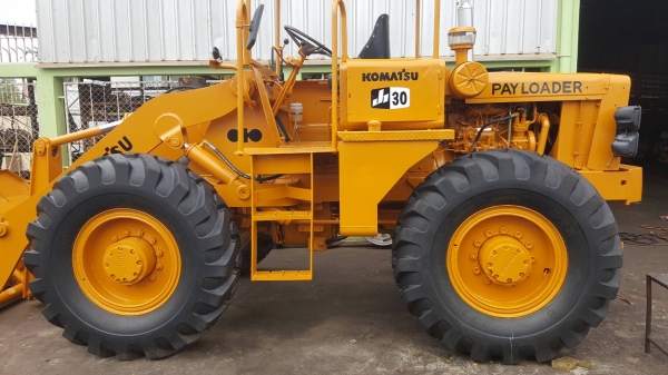 ขาย รถตัก KOMATSU JH30 เช็คใหม่ทั้งคัน พร้อมใช้งาน ยางใหม่ ต่อแขนเรียบร้อยแล้ว