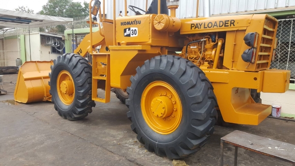 ขาย รถตัก KOMATSU JH30 เช็คใหม่ทั้งคัน พร้อมใช้งาน ยางใหม่ ต่อแขนเรียบร้อยแล้ว