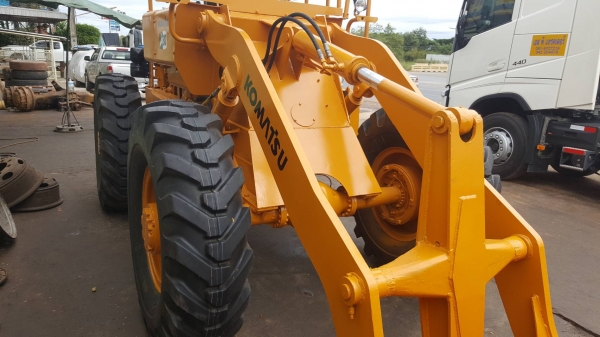 ขาย รถตัก KOMATSU JH30 เช็คใหม่ทั้งคัน พร้อมใช้งาน ยางใหม่ ต่อแขนเรียบร้อยแล้ว