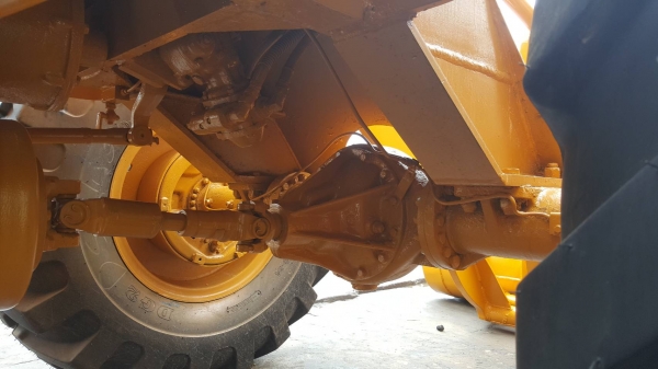 ขาย รถตัก KOMATSU JH30 เช็คใหม่ทั้งคัน พร้อมใช้งาน ยางใหม่ ต่อแขนเรียบร้อยแล้ว