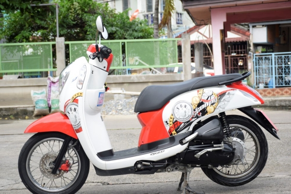 Scoopy 2558 ลายใหม่ สด-รูดบัตรได้ Scoopy 2558 ลายใหม่ สด-รูดบัตรได้