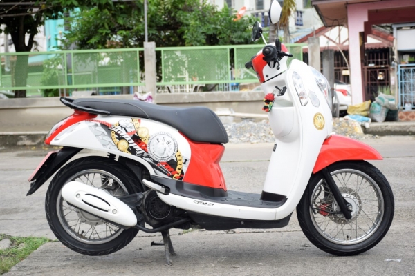 Scoopy 2558 ลายใหม่ สด-รูดบัตรได้ Scoopy 2558 ลายใหม่ สด-รูดบัตรได้