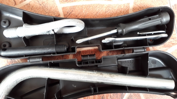 กล่องเครื่องมือติดรถ Audi