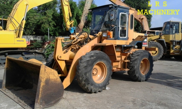 รถตักล้อยาง WA 100-1