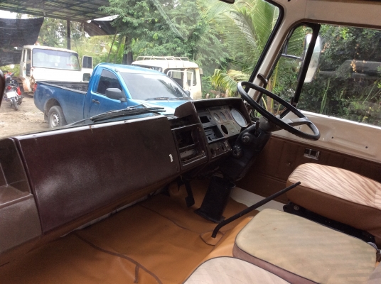 ขาย หัวสิบล้อ ฮีโน่ F18 สีทำใหม่ อุปกรณ์ครบ มีขาดีดหน้า-ขาคำ้หลัง ยกใส่ได้เลย