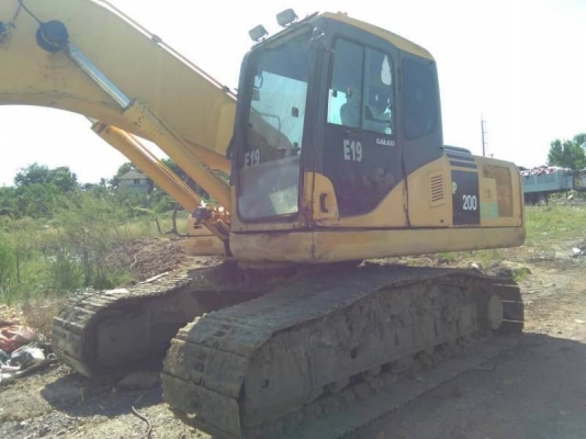 ขาย 990,000  KOMATSU PC200-7 GALEO ทำงาน 15,xxx ชม เครื่องดี ปั้มแรง โช่หนา เอวแน่น. ไฟฟ้าครบ เอกสารเล่มทะเบียน  รถอยู่ เชียงใหม่  090-772-3710 090-772-3708