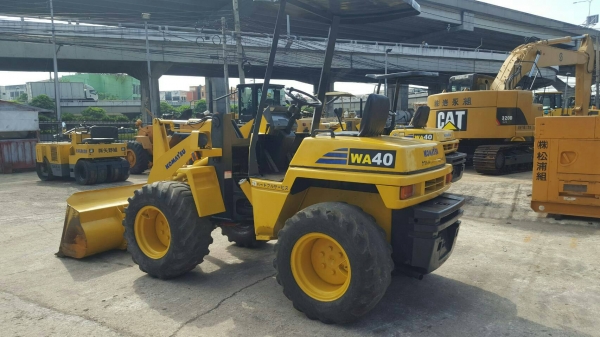 รถตัก WA 40 ราคา 680,000 กทม